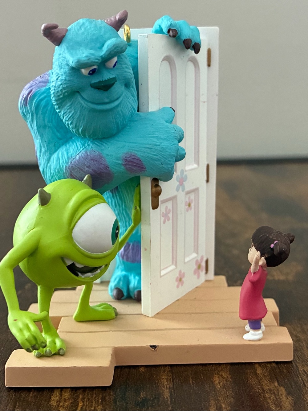 Hallmark 2001 Monsters, Inc. Door Scene Ornament - Blue, Green, White